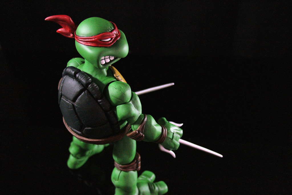 Mondo’s TMNT 1/6th Scale Raphael Figure