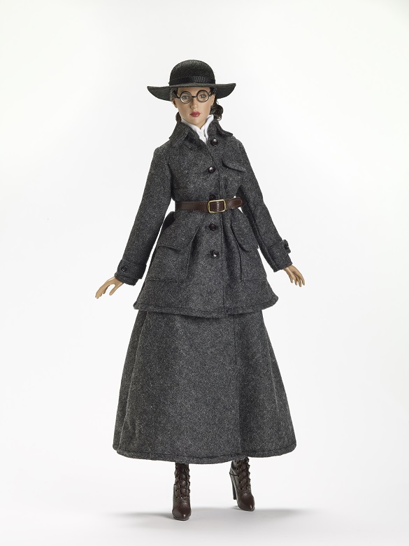 Tonner’s Wonder Woman Gray Suit