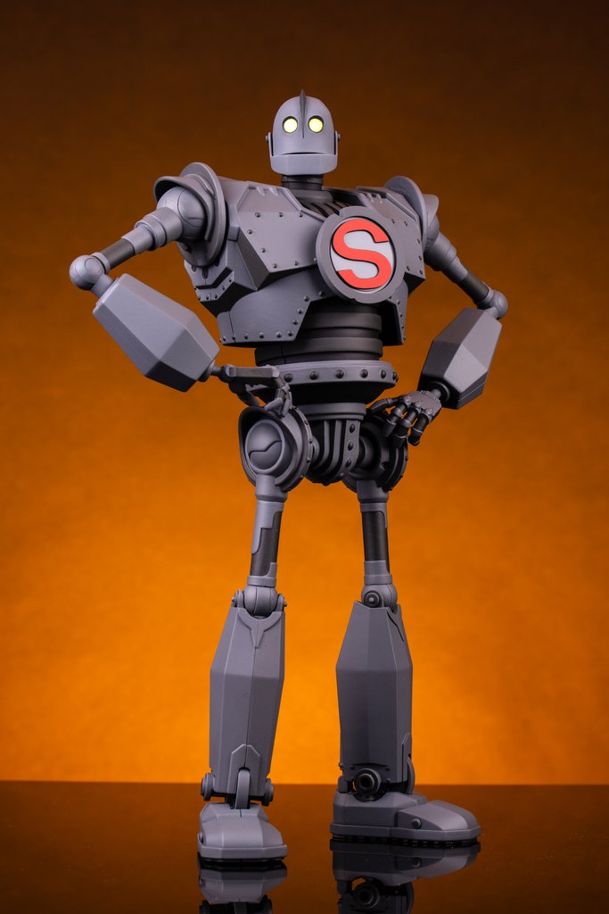 Mondo Mecha Series The Iron Giant Plastic and Plush